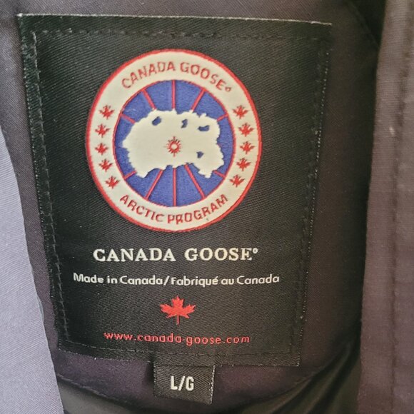 Canada Goose Expedition Parka – Men’s Large – Ultimate Winter Protection - Picture 3 of 5